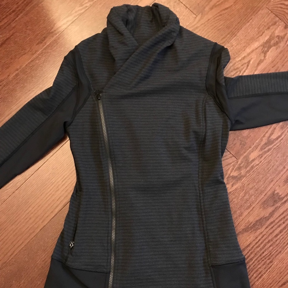 Lululemon NWOT asymmetrical zip jacket